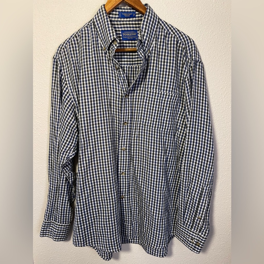 Men’s Pendleton Varsity Button Down Size Medium - image 1